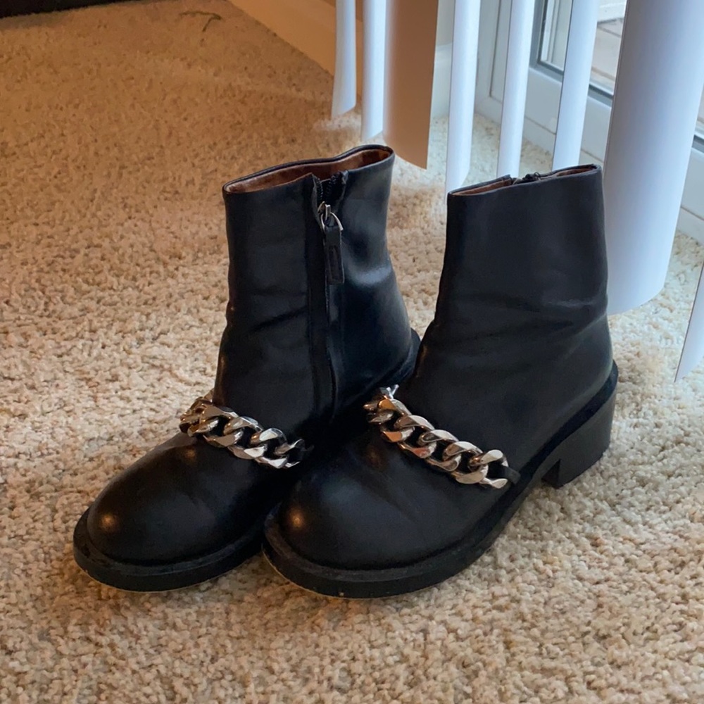 Givenchy Boots Laura chain-trimmed leather ankle boots